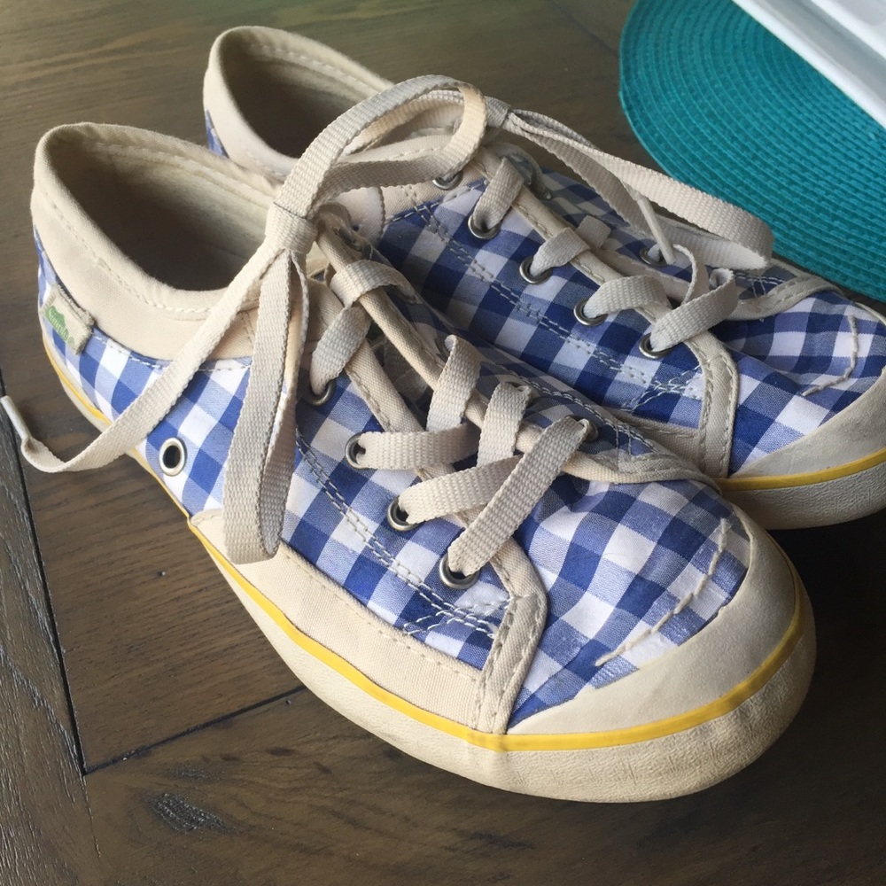 Blue/white lace up tennis shoes